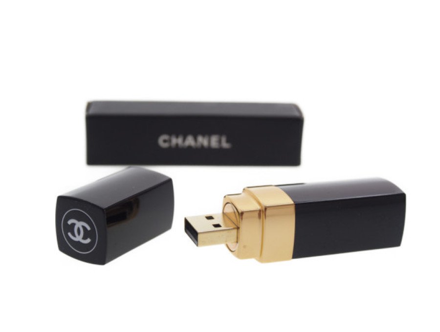 【New 新品】シャネル CHANEL ノベルティ メモリースティック 8GB USB 口紅モチーフ PCアクセサリー BEAUTE  ブラック×ゴールド - ブランドジャックリスト