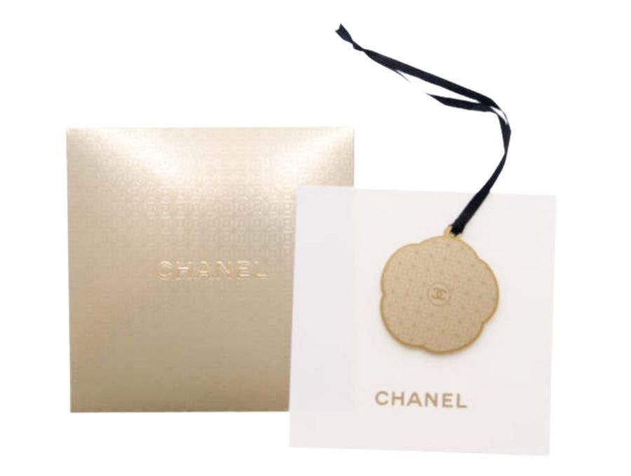 【New 新品】シャネル CHANEL ノベルティ ゴールドチャーム カメリア ココマーク グリッド地紋 金色 ゴールド メッセージカード 封筒  3点セット - ブランドジャックリスト