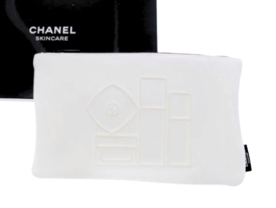 CHANEL - CHANELコスメノベルティーポーチ              ✨新品未使用品✨ シャネル ノベルティ コスメポーチ 薄型 化粧ボトル柄 2019