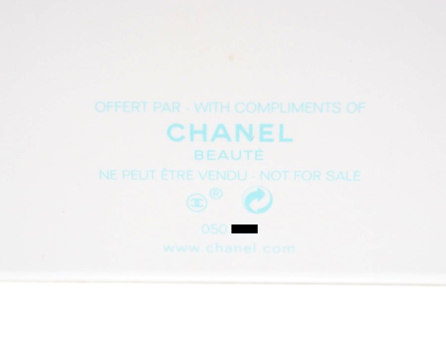 【Used 未使用】シャネル CHANEL ノベルティ コスメポーチ UN ETE A VENISE レ ゾー ドゥ シャネル エナメル地  シルバー金具 ホワイト 内側ブルー 元箱付き - ブランドジャックリスト