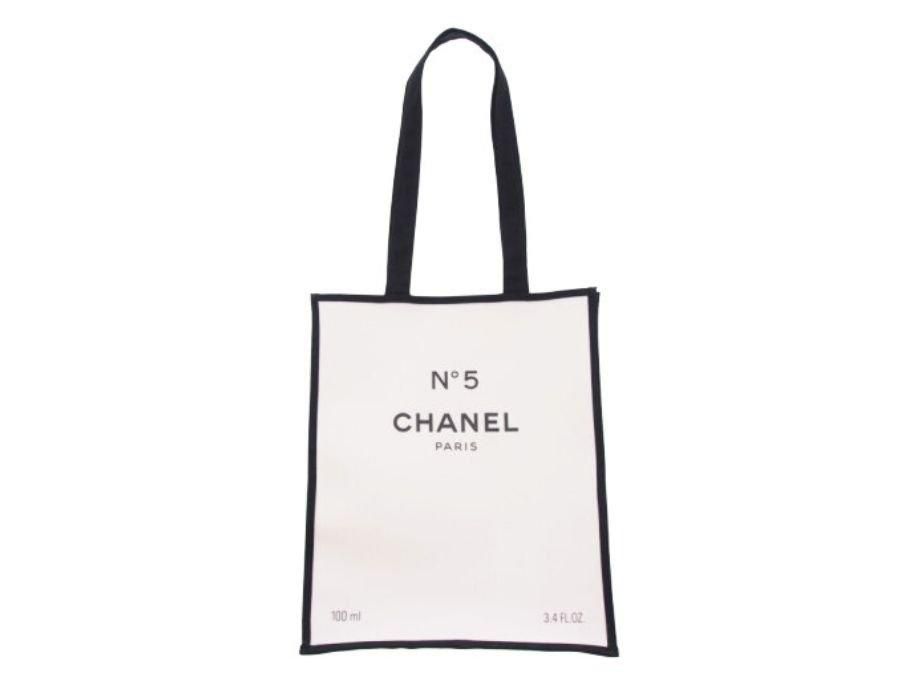 CHANEL ノベルティ トートバッグ No.5 香水箱 ホワイト 「N°5」100周年記念限定 シャネルパフューム 【Used 開封品】 -  ブランドジャックリスト