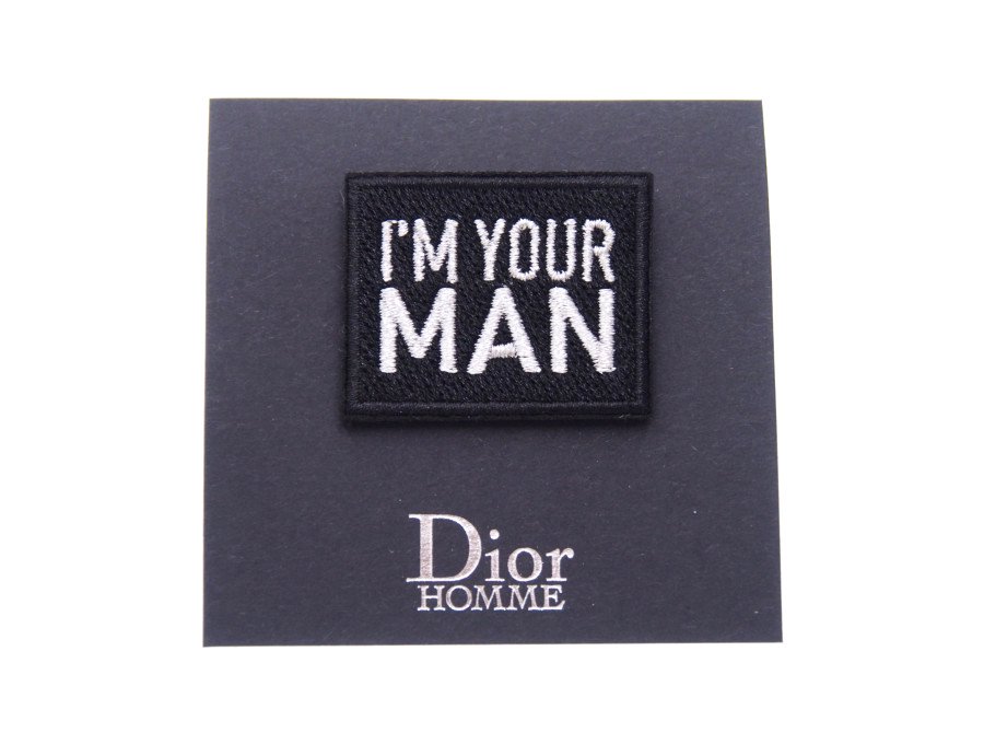 【Used 未使用】クリスチャンディオール Dior HOMME ノベルティ ピンバッジ I'M YOUR MAN 刺繍ワッペン ブラック シルバー金具 メンズラインの商品画像