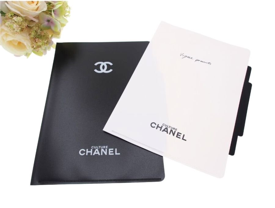 【Used 開封品】シャネル・カルチャー CULTURE CHANEL ノベルティ クリアファイル A4サイズ Vogue Present  ファッション誌 ヴォーグ 見出し付き プラスチック ホワイト - ブランドジャックリスト