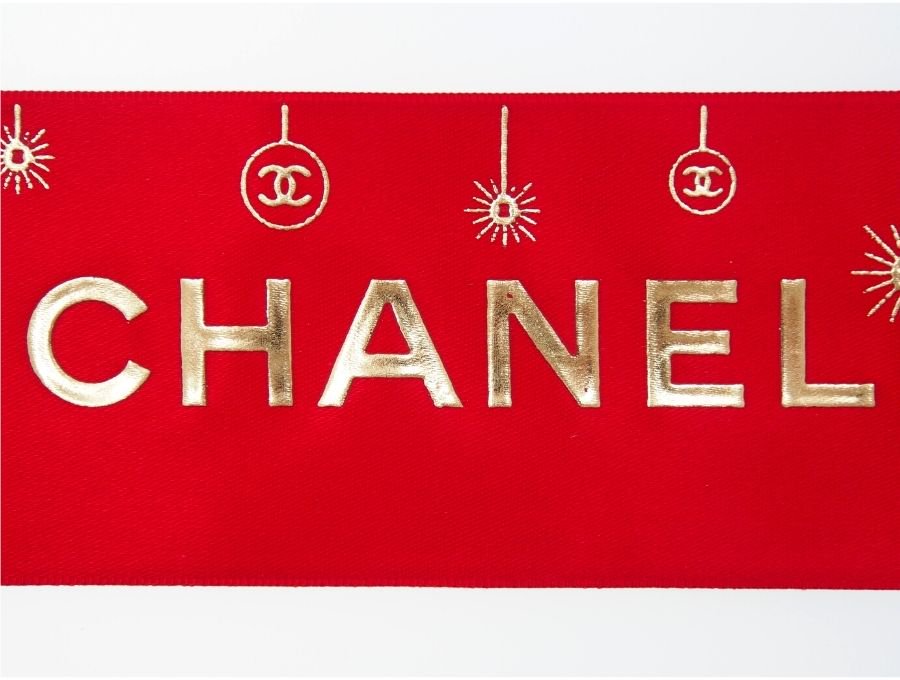 【Used 開封品】シャネル CHANEL ワイドリボン ラッピングリボン クリスマス限定 オーナメント柄 レッド×ゴールドロゴ入り 81cm  両面テープ付き - ブランドジャックリスト