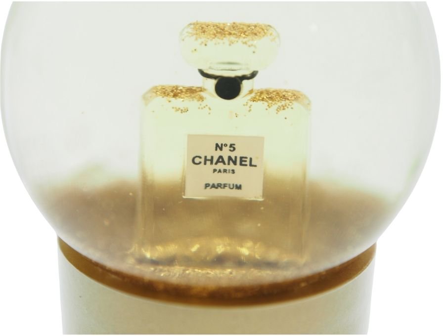 CHANEL PARFUMS ノベルティ スノードーム 2021 ミニサイズ N°5 パフュームボトル ゴールド 香水瓶 チャーム 紐付き  ゴールドフレーク シャネル 【New 新品】 - ブランドジャックリスト