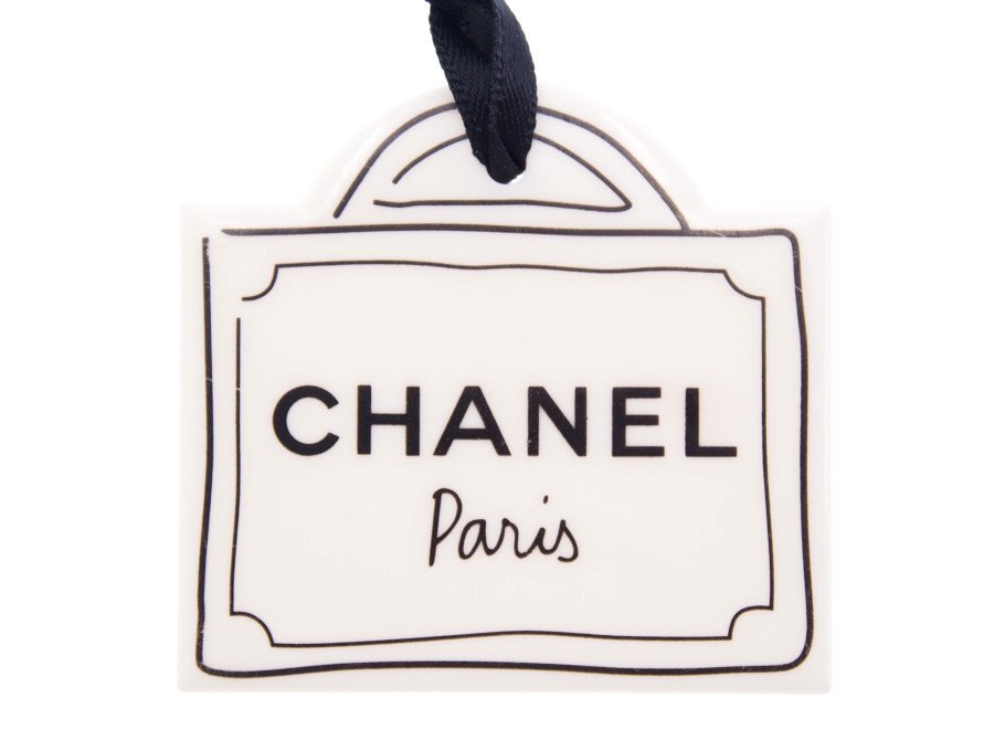 【Used 展示品】 シャネル CHANEL ノベルティ バックチャーム チャームプレート ハンドバッグ Paris アクリル ホワイト×ブラック -  ブランドジャックリスト