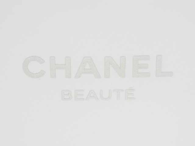 【Used 開封品】シャネル CHANEL BEAUTE ノベルティ コスメポーチ フラットポーチ スリム ファスナー開閉 ホワイト 内生地レッド  箱なし ビューティー - ブランドジャックリスト