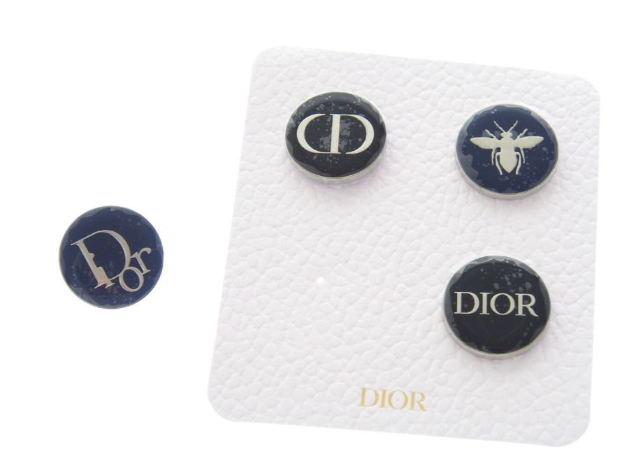 【New 新品】 クリスチャンディオール Dior Parfums ノベルティ ピンバッジ ピンセット ４個セット アクセサリー CD・DIOR/黒  Dior・蜜蜂/濃紺 限定エディション - ブランドジャックリスト