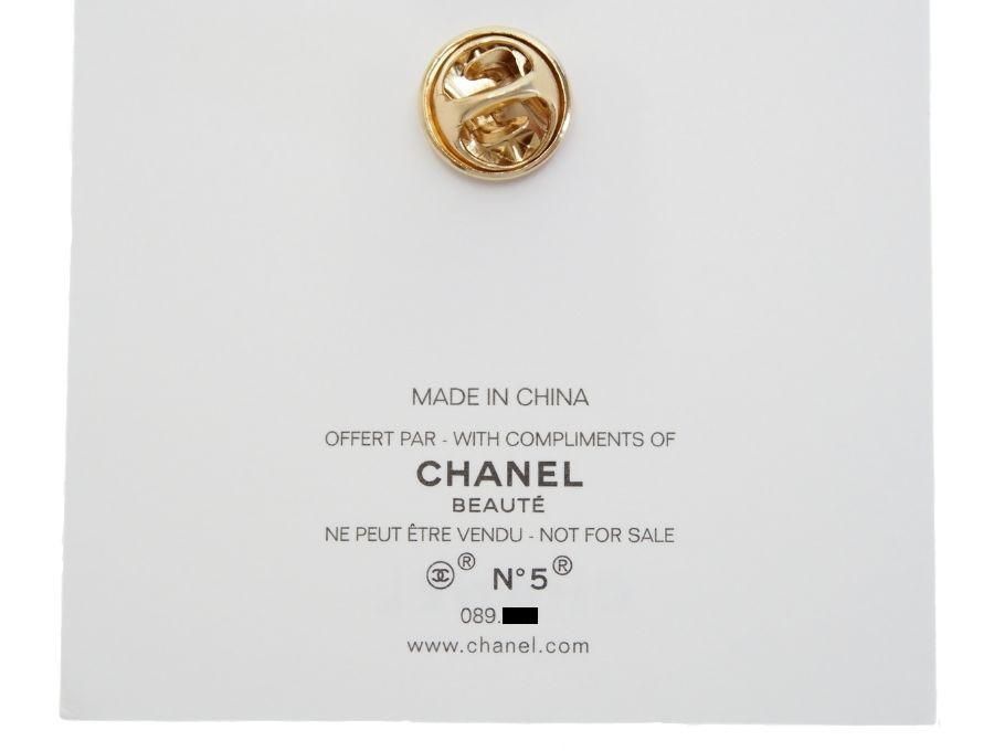 CHANEL ノベルティ ピンバッジ