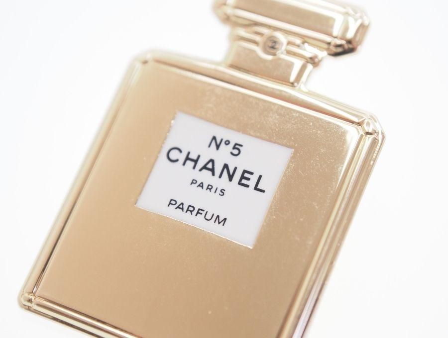 New 新品】シャネル CHANEL ノベルティ アクセサリー ピンバッジ ブローチ N°5 香水瓶 LA COLLECTION ゴールド シャネルビューティー  BEAUTE 個体番号付き - ブランドジャックリスト