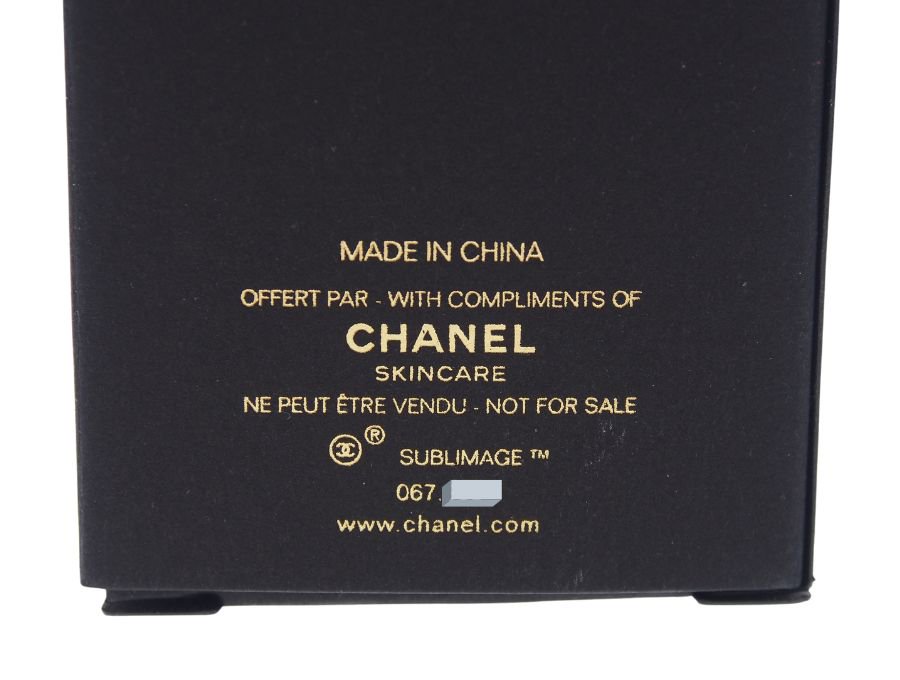 New 新品】 シャネル CHANEL サブリマージュ ノベルティ コスメポーチ SUBLIMAGE 縦長 筒状ポーチ ラウンドファスナー  ブラック×ゴールドファスナー 箱付き - ブランドジャックリスト