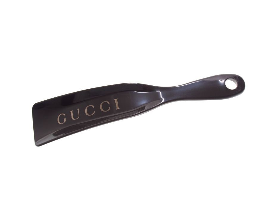 【Used 展示品】 グッチ GUCCI ノベルティ くつべら 靴ベラ シューホーン GUCCIロゴ入り フック穴付き プラスチック 18cm  ブラウン VIP 顧客限定品 - ブランドジャックリスト