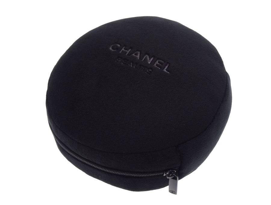 Used 展示品】 シャネル CHANEL BEAUTE ノベルティ ネックピロー＆アイマスク 一体型 スリープマスク 携帯枕 ポーチ型  ファスナー開閉 快眠グッズ CCロゴ ブラック 元箱有り - ブランドジャックリスト