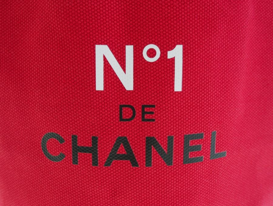 【Used 新品】 シャネル CHANEL BEAUTE ノベルティ トートバッグ バケツ型 丸底 N°1 DE CHANEL ヌメロアン  レッドカメリア 赤椿 コットン100% レッド 希少品 - ブランドジャックリスト