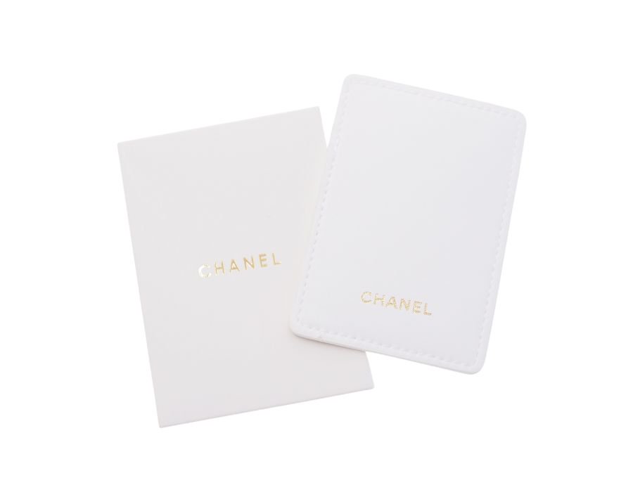 【New 新品】シャネル CHANEL ノベルティ パスケース 定期入れ COCO CRUSH ココクラッシュ カードケース キルティング PUレザー  ホワイト JOAILLERIE ジョワイエ - ブランドジャックリスト