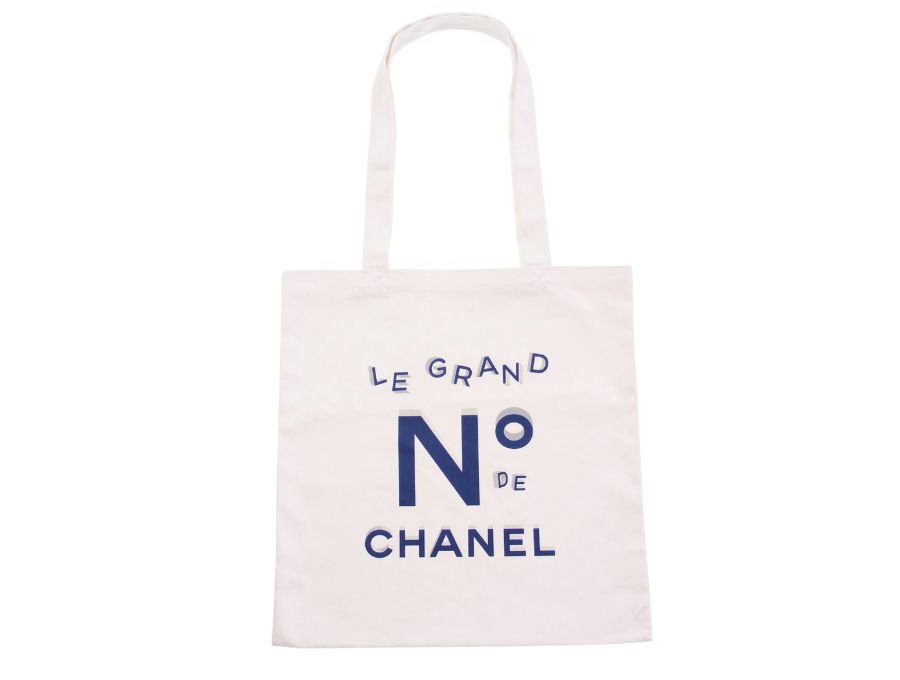 シャネル ノベルティ トートバッグ LE GRAND No DE CHANEL ル グラン ヌメロ ドゥ シャネル パリ開催 フレグランス展覧会 綿  白 仏直送【Used 開封品】 - ブランドジャックリスト