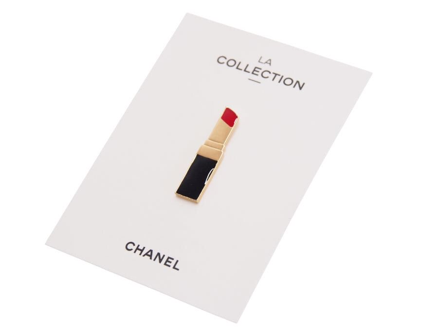 シャネル ノベルティ ピンバッジ ブローチ 口紅モチーフ LA COLLECTION ビューティー 個体番号付き CHANEL【Used 開封品】 -  ブランドジャックリスト