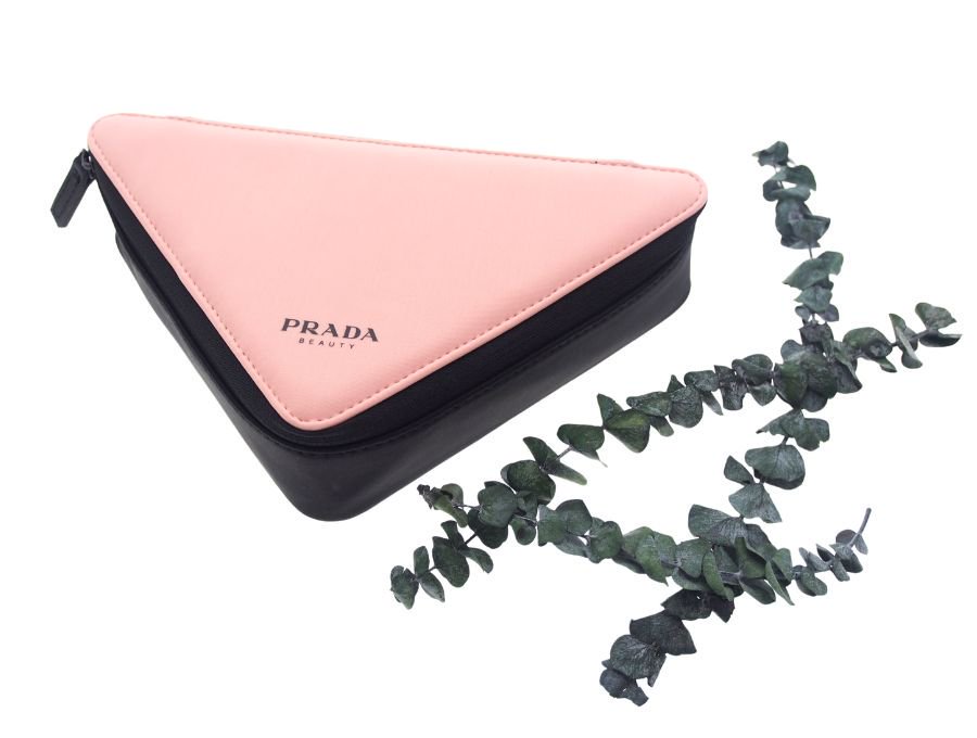 プラダ ノベルティ トライアングル ポーチ 三角形 ピンク バイカラー PRADA BEAUTY【Used 開封品】 - ブランドジャックリスト