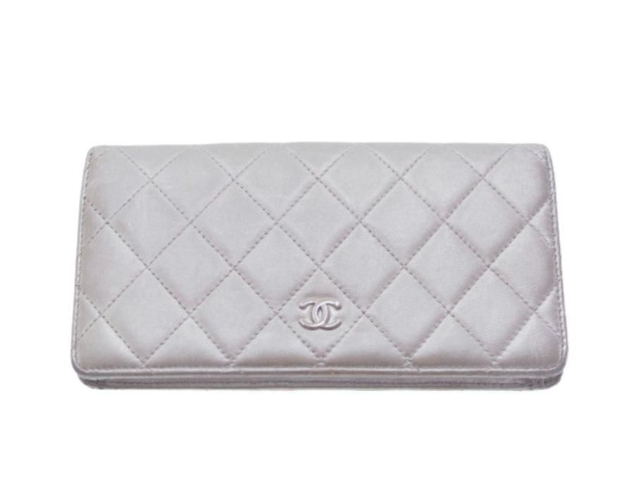 ・美品 CHANEL マトラッセ シルバー　ジッピーウォレット 鑑定済み 長財 シャネル マトラッセ 二つ折り 長財布 ロングウォレット S/No.13