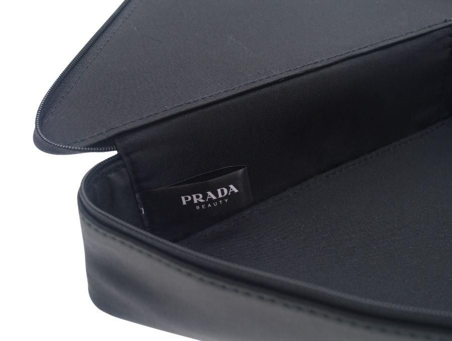 PRADA BEAUTY ブラック　ポーチ　バニティ　新品未使用品 PRADA BEAUTY ブラック ポーチ バニティ 新品未使用品 - メルカリ