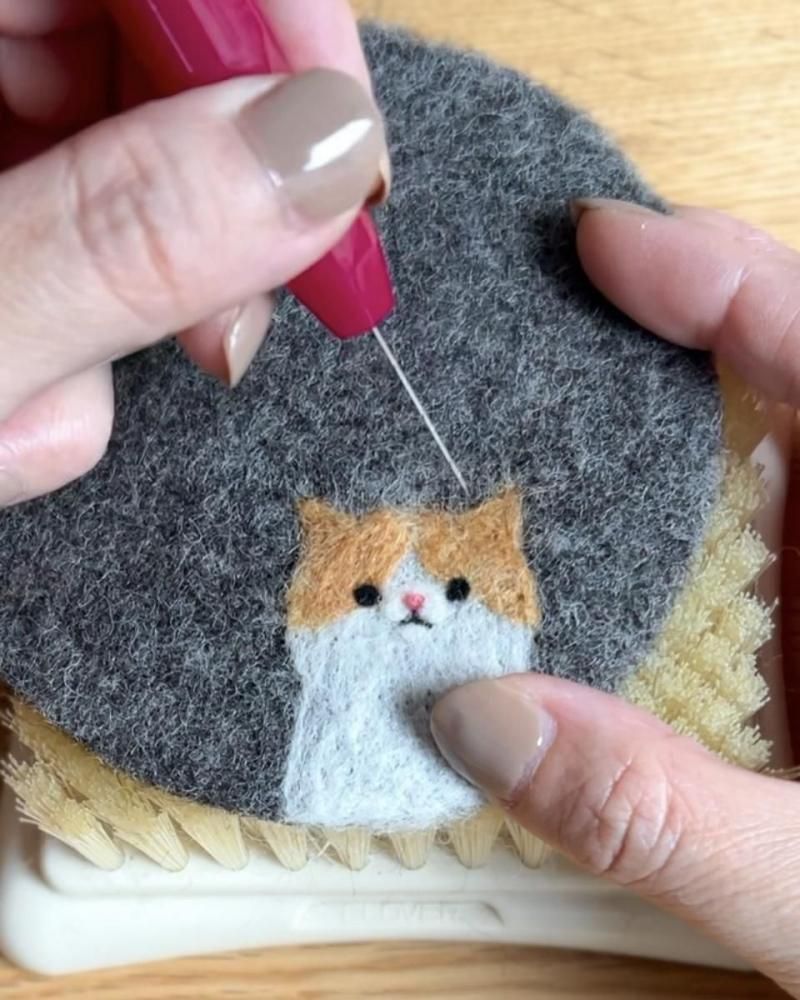 羊毛フェルト /カプセル猫 羊毛フェルト/ハチワレ・カプセル猫 | 羊毛フェルト