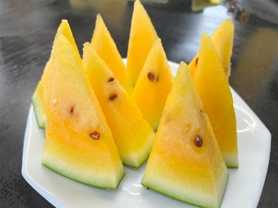 金色羅皇】幻の話題の🍉贅沢な甘さの黄色い大玉スイカ