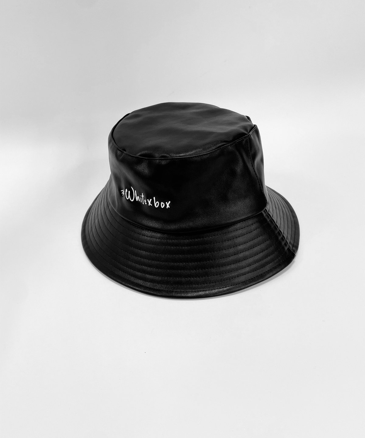 【22AW最新作】#white×box LOGO Leather Embroidery Bucket Hat.WHT