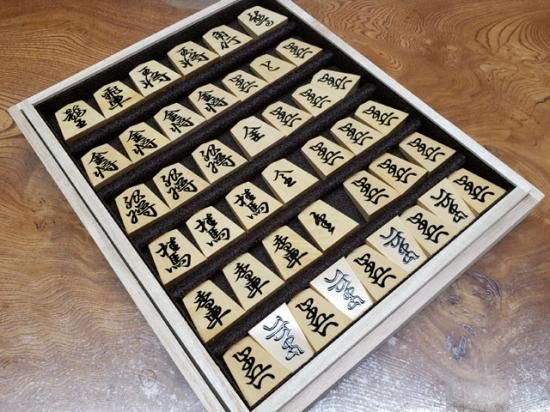 将棋駒 淡月作 本榧 柾目 盛上駒 雅峰書 将棋駒 淡月
