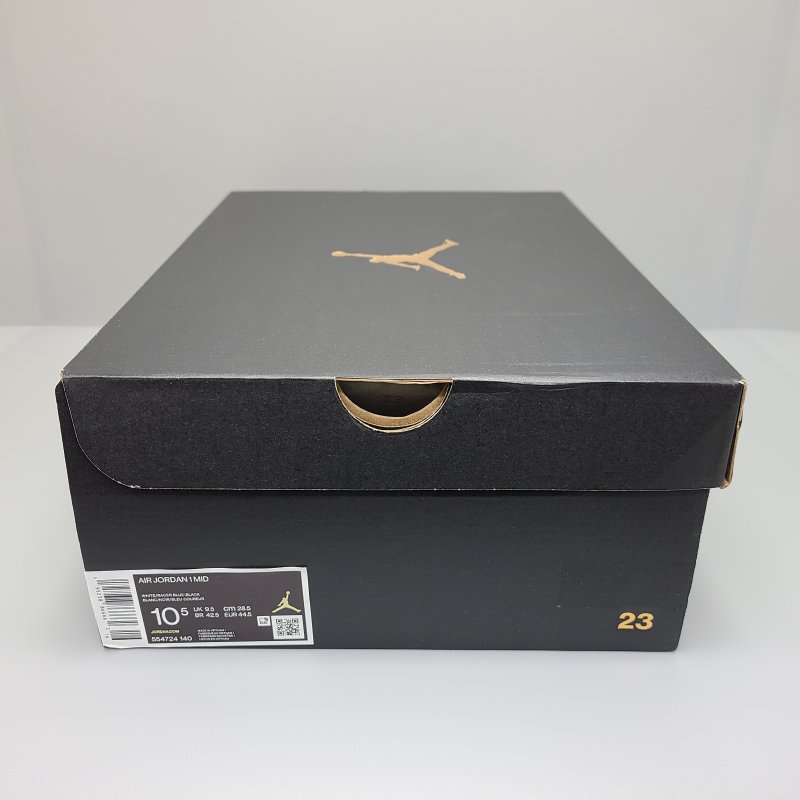 新品タグ箱付き　Nike Air Jordan 1 Midcement