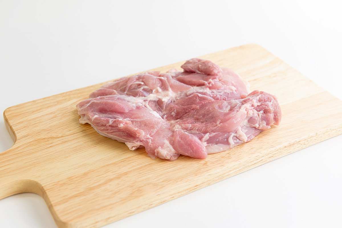 国産鶏モモ肉ブロック 2kg オリーブ豚専門店 肉のまるたか 通販ショップ