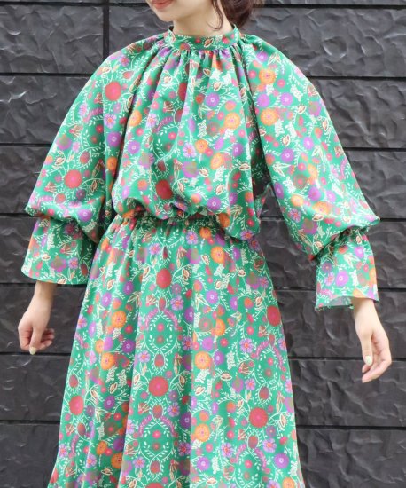 <img class='new_mark_img1' src='https://img.shop-pro.jp/img/new/icons20.gif' style='border:none;display:inline;margin:0px;padding:0px;width:auto;' />30OFFbotanical candy sleeve blouse