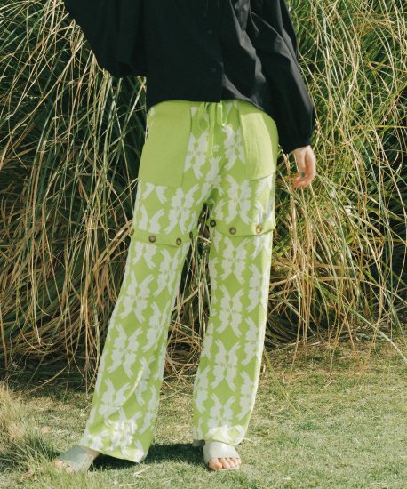 <img class='new_mark_img1' src='https://img.shop-pro.jp/img/new/icons14.gif' style='border:none;display:inline;margin:0px;padding:0px;width:auto;' />lucky charm motif  multi way knit pants