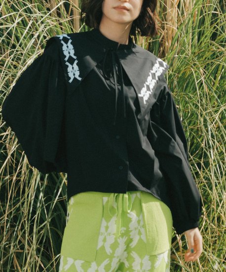 <img class='new_mark_img1' src='https://img.shop-pro.jp/img/new/icons14.gif' style='border:none;display:inline;margin:0px;padding:0px;width:auto;' />lucky charm motif big collar set blouse