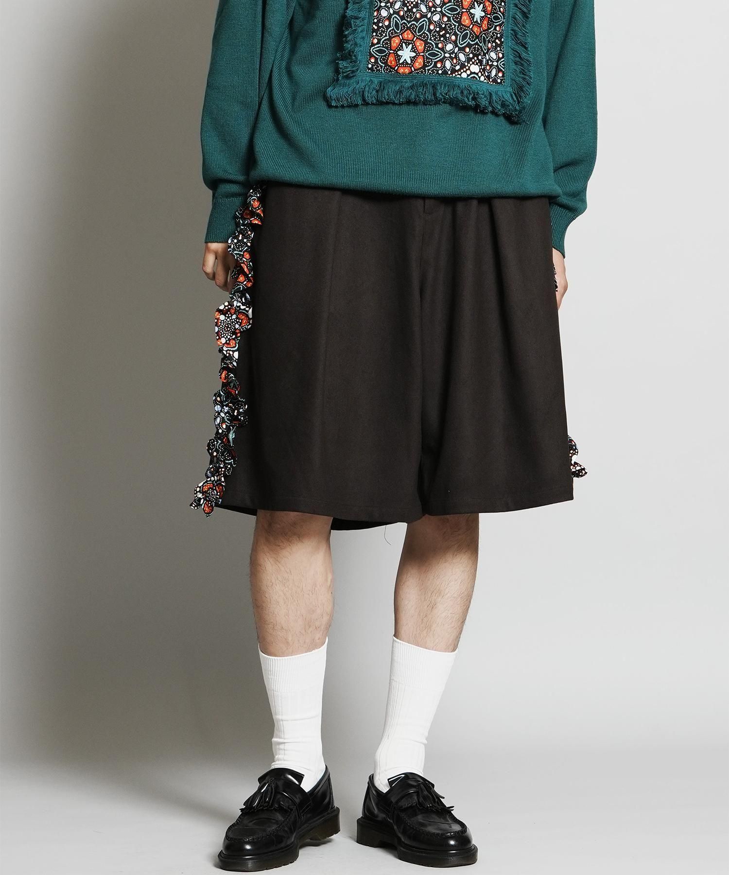 <img class='new_mark_img1' src='https://img.shop-pro.jp/img/new/icons14.gif' style='border:none;display:inline;margin:0px;padding:0px;width:auto;' />SIDE FRILL MIDDLE PANTS
