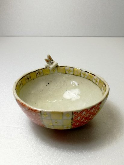 内田裕子 8-26 盃 うさぎ市松赤金彩 | 作陶活動の内田裕子さん作品 - うつわと雑貨 織庵 オンラインショップ