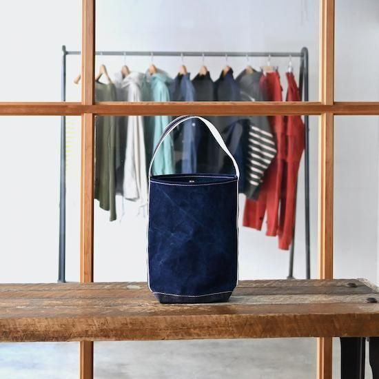 OUTIL ウティ　sac mouchard ボトルバッグ OUTIL ウティ | SAC MOUCHARD MAGNUM Col : ECRU/INDIGO 公式