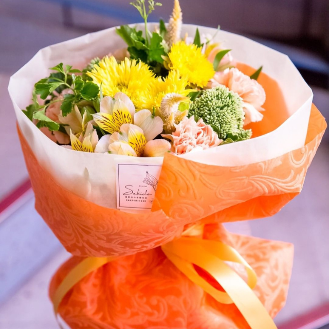 自立する花束　スタンディングブーケ（オレンジ系・Мサイズ-02）