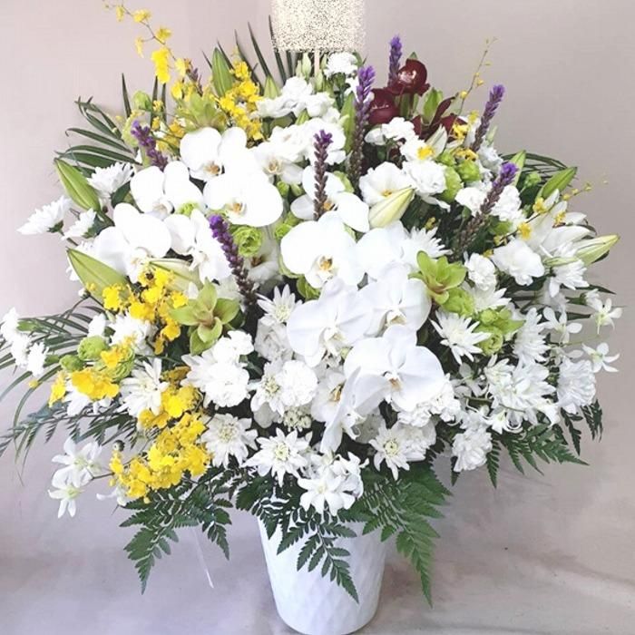 造花　胡蝶蘭アレンジ　お供え　法事　御祝　誕生日　お礼　贈り物など お供え 胡蝶蘭入りフラワーアレンジメント】30000円（全国当日配達可