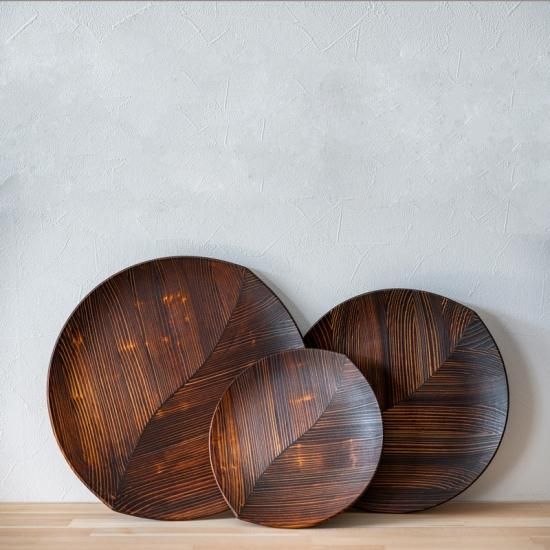 木製 うるしの木の葉皿 中 《杉の木クラフト／溝口伸弥》 - 三