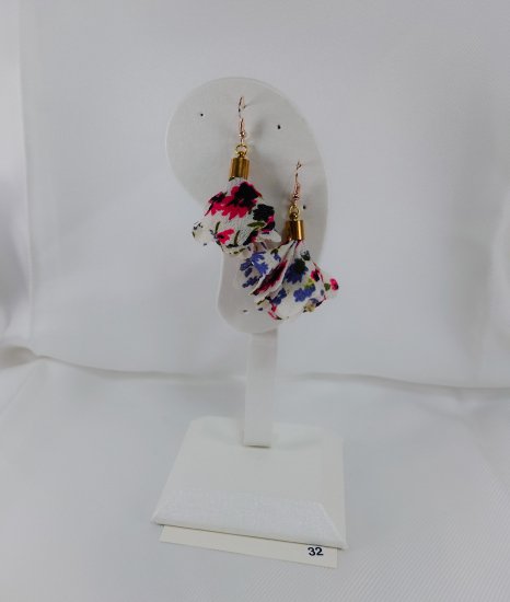 №P32 Handmade earrings tassel flower pattern