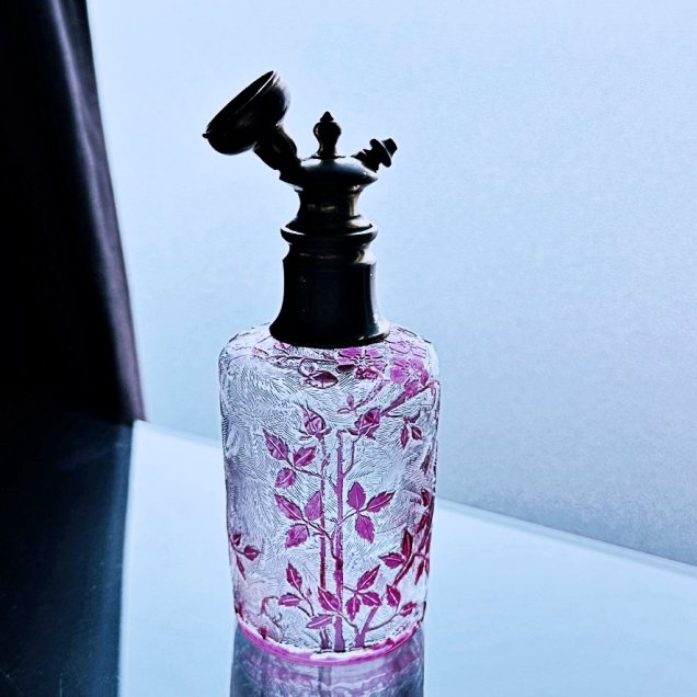 花のオールドバカラ エグランチエの香水瓶【1916年】ピンク-
