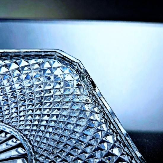 輝くオールドバカラ ディアマンビゾーのトレイ中【19世紀後半 】 輝くオールドバカラ ディアマンビゾーのトレイ中【19世紀後半