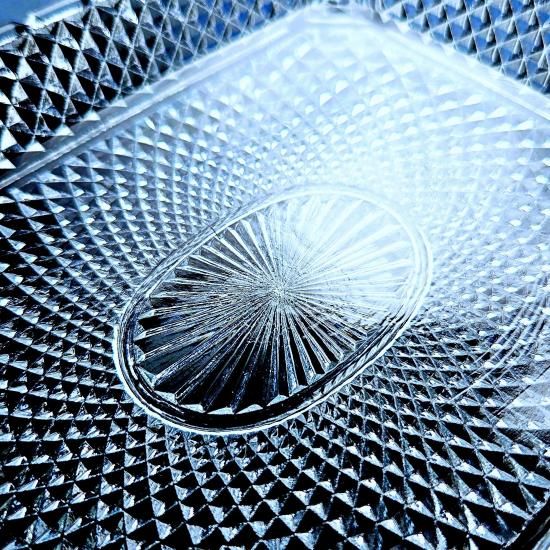 輝くオールドバカラ ディアマンビゾーのトレイ中【19世紀後半 】 輝くオールドバカラ ディアマンビゾーのトレイ中【19世紀後半