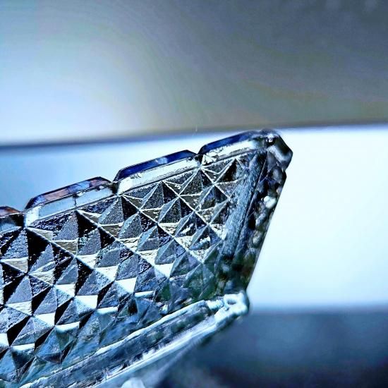 輝くオールドバカラ ディアマンビゾーのトレイ中【19世紀後半 】 輝くオールドバカラ ディアマンビゾーのトレイ中【19世紀後半