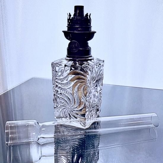 煌めくオールドバカラ ローザスミュルティプルのオイルランプ 【19世紀 煌めくオールドバカラ ローザスミュルティプルのオイルランプ 【19世紀