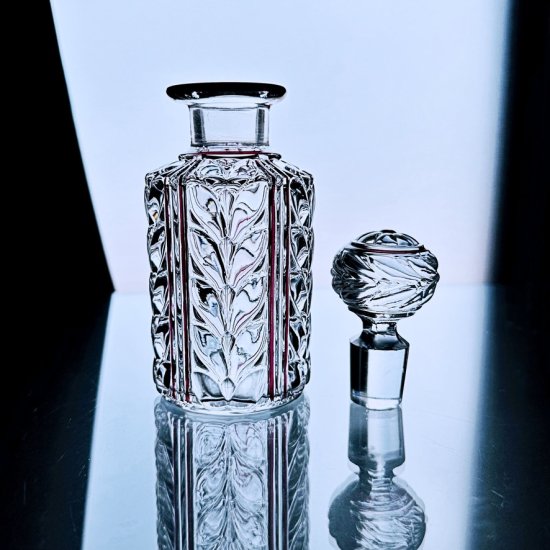 輝くオールドバカラ ローリエの香水瓶 【19世紀後半】ワインレッド 