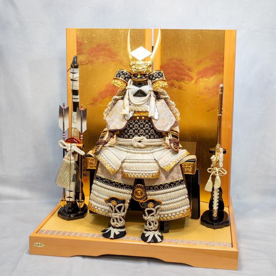 伝統的な金色の武具 兜 伝統的な武具 金色の兜 甲冑武具「本陣」 Japanese armor antique