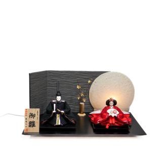 <img class='new_mark_img1' src='https://img.shop-pro.jp/img/new/icons1.gif' style='border:none;display:inline;margin:0px;padding:0px;width:auto;' />甲州印伝小桜柄黒・赤小三五親王 LED照明衝立 紅印雛セット