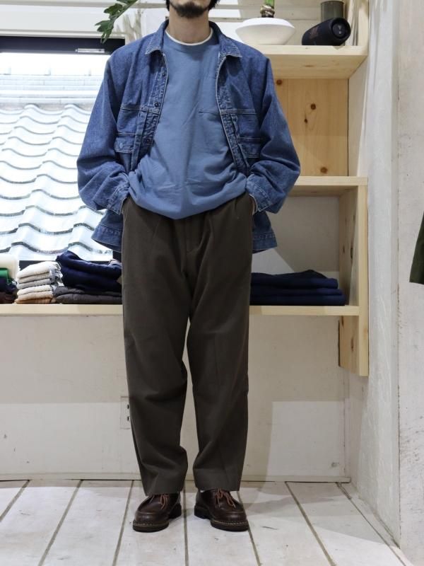 YAECA TUCK TAPERED - CHINO / NAVY-