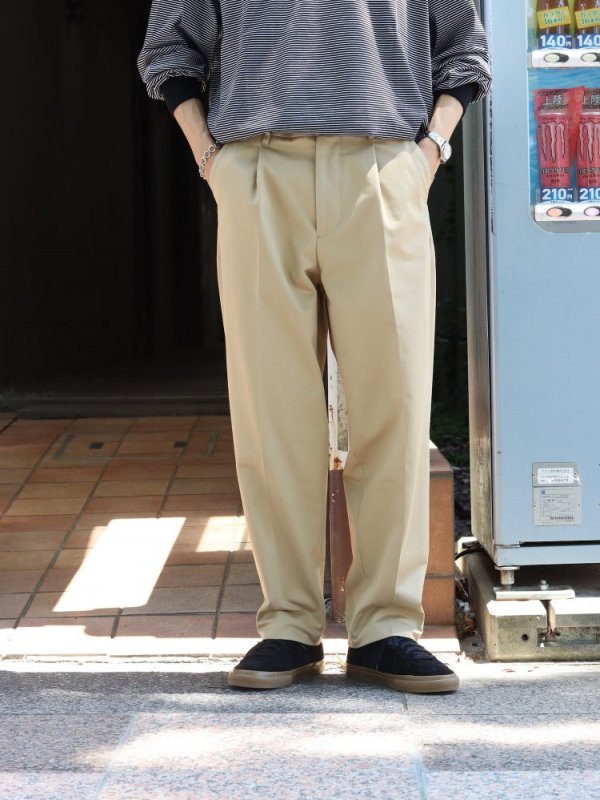 COTTON75%UNIVERSAL PRODUCTS. DRY 1TUCK TROUSERS - スラックス